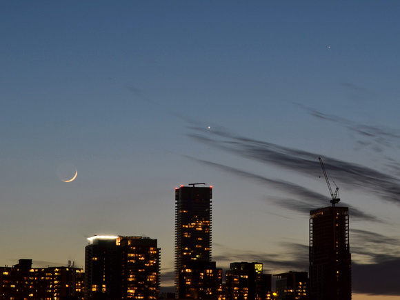 Mercury lined up with Venus and the Moon