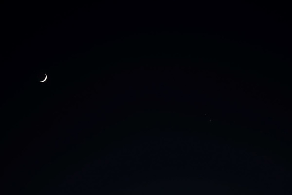 04 moon and jupiter and saturn 2020 12 17 f4.5 79mm 200iso 1r8sec