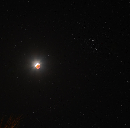 Moon beside deep Sky object (M45)